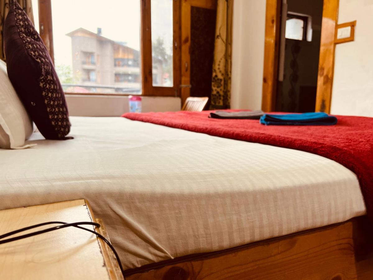 Hotel Solitaire - With Best View Of Mountains Manāli Exterior foto