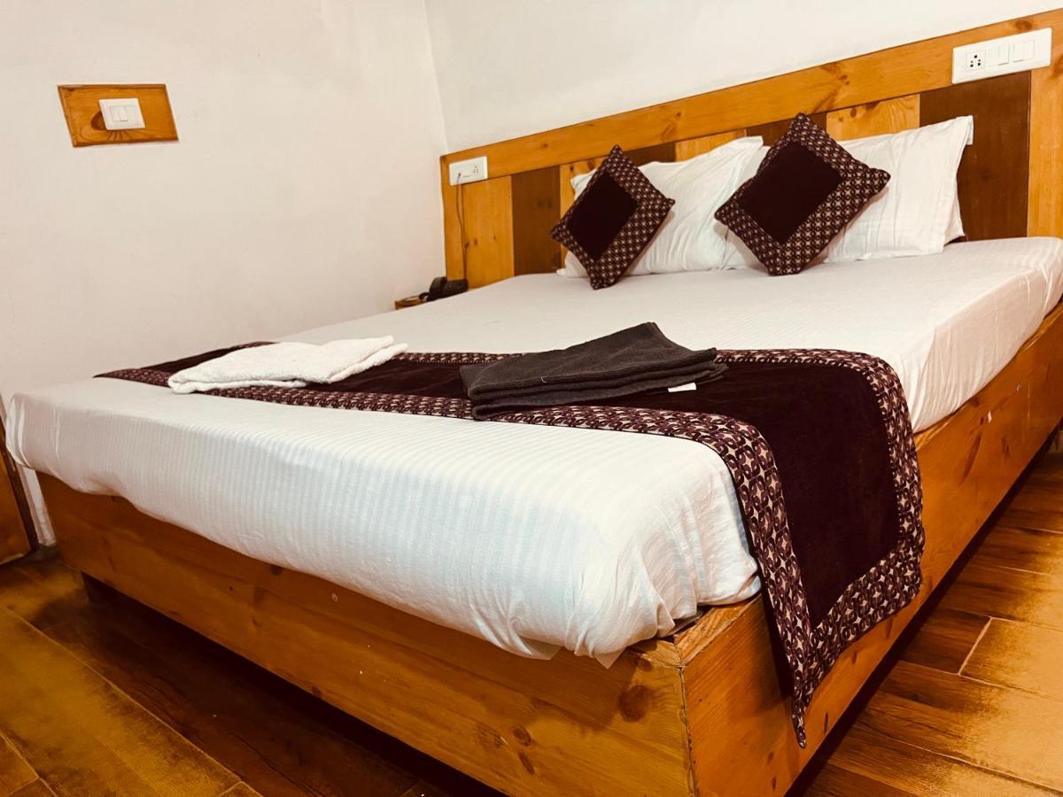 Hotel Solitaire - With Best View Of Mountains Manāli Exterior foto